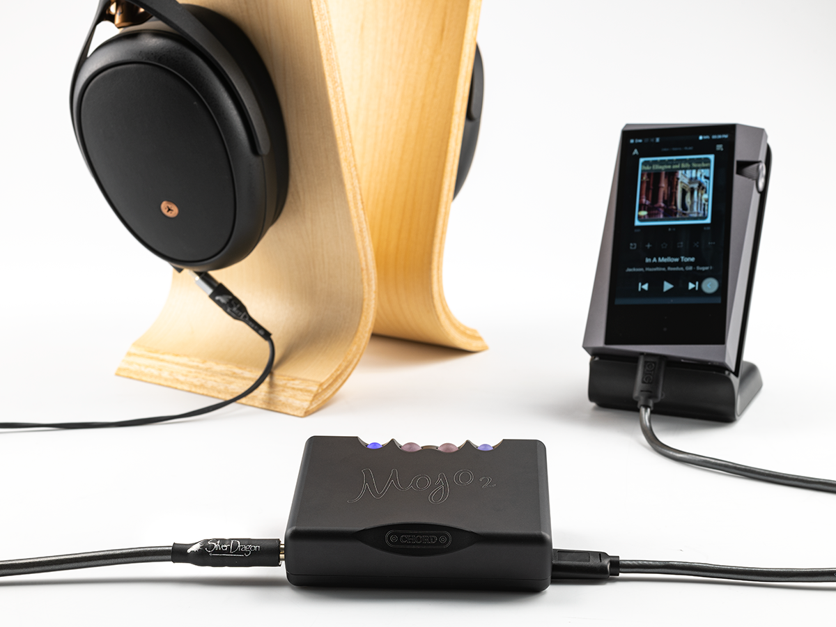 Chord Mojo 2 DAC Headphone Amp with AK SR25MKII and Meze Liric