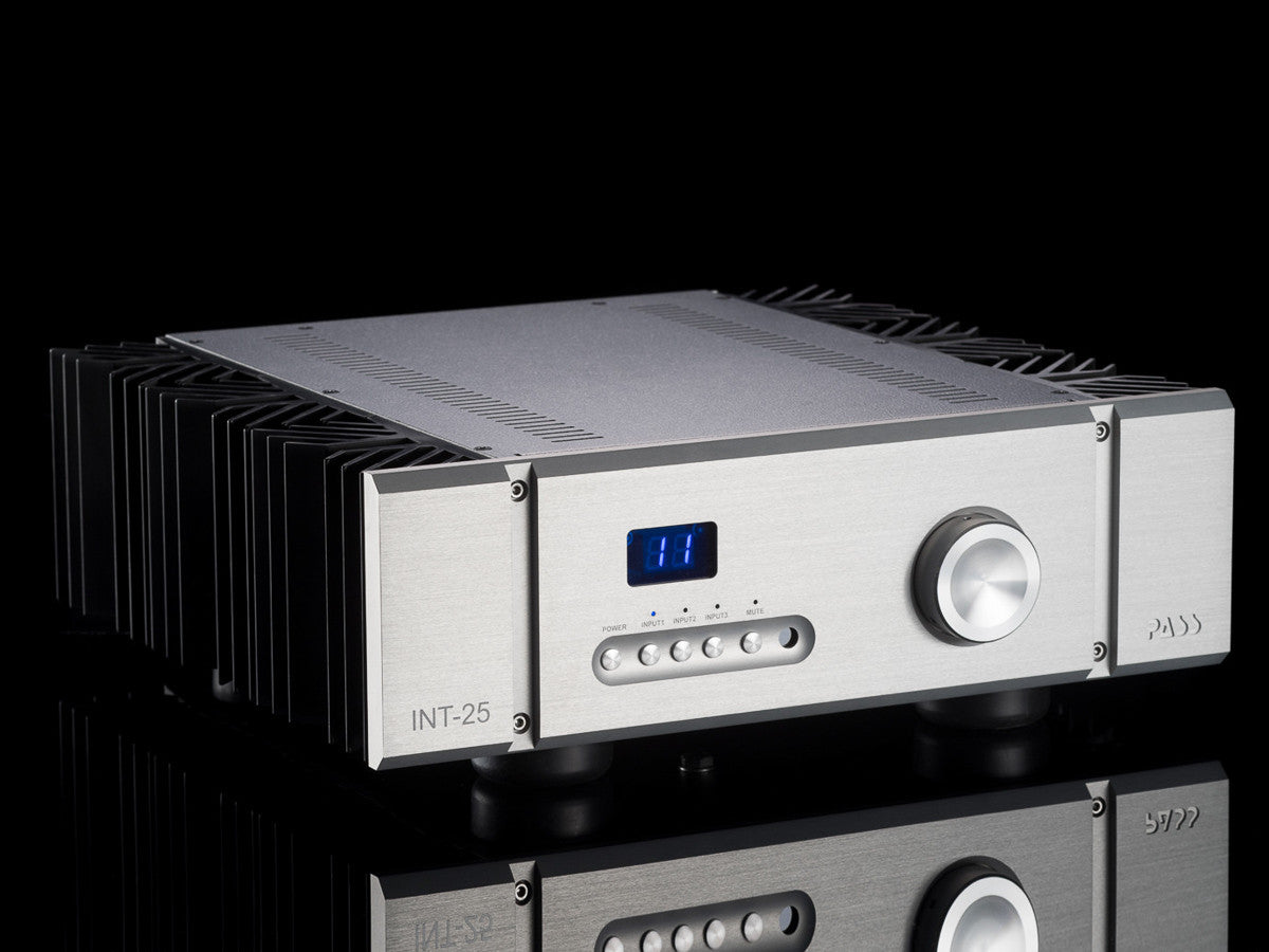 INT-25 Amplifier in Silver