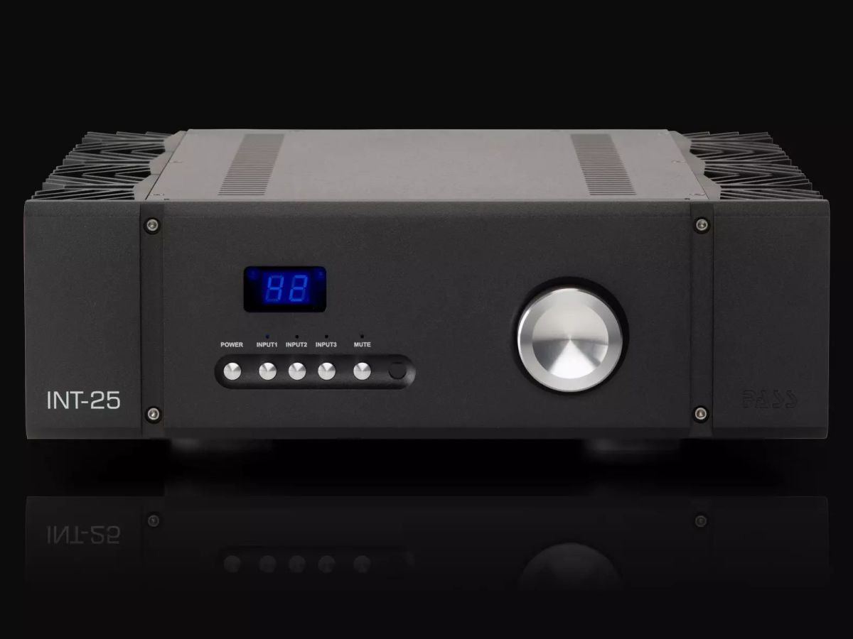 INT-25 Amplifier in Black